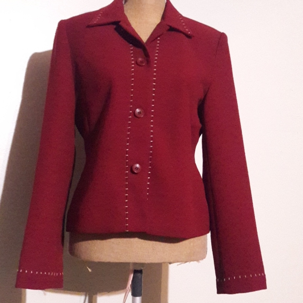 Burgundy 4 button short blazer  8
